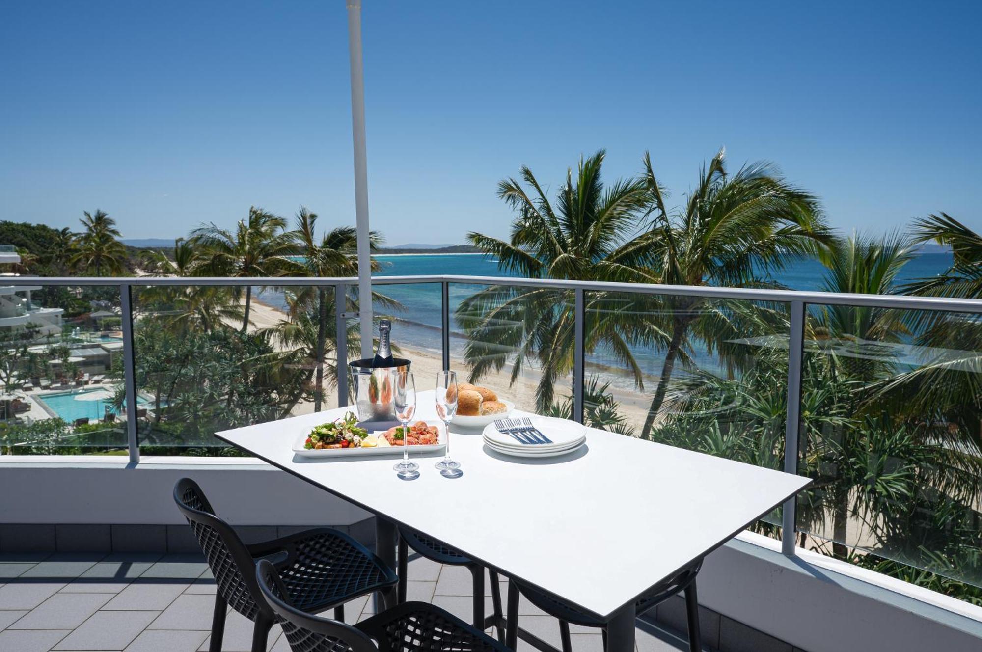 On The Beach Noosa Resort מראה חיצוני תמונה